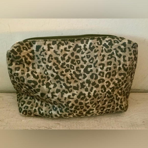 NWT ANTHROPOLOGIE LOVE KNOT SLOUCHY TOTE W/POUCH - Picture 8 of 11